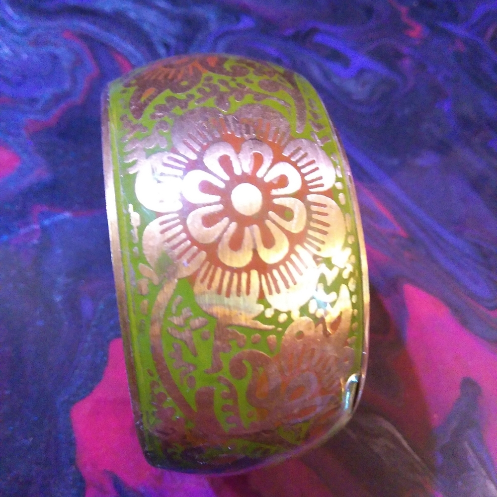 Rare Gold metal 70s bracelet